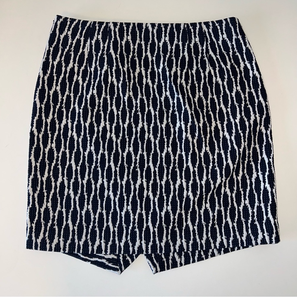 LOFT womens blue white textured faux wrap asymmetrical mini skirt size Medium - Picture 9 of 9